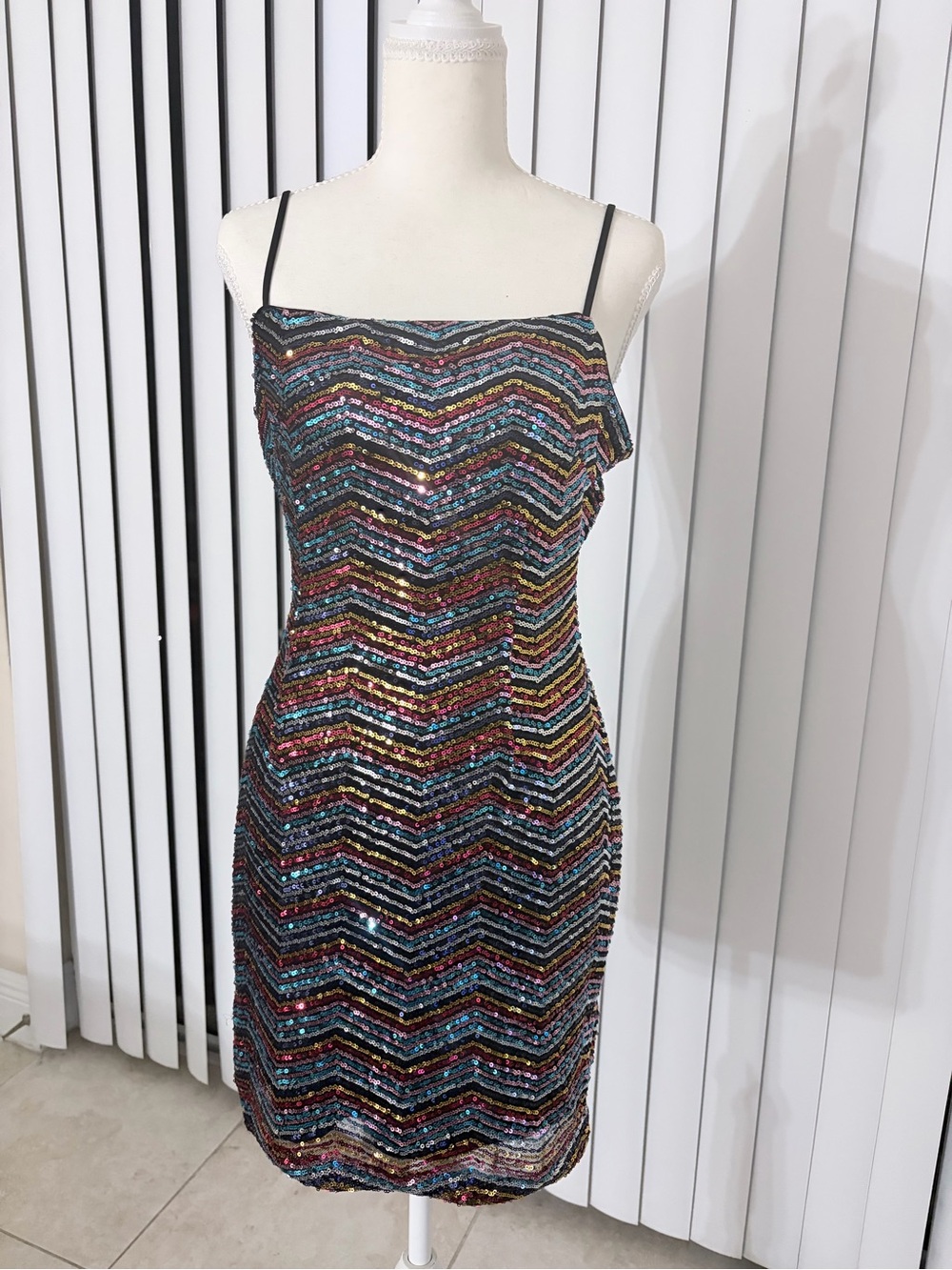 NWT Avec Les Filles Sequin Chevron Mini Dress – Medium